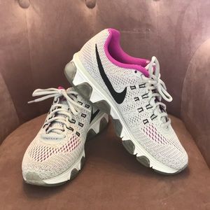 Nike Air Max Women’s Running Shoe Sz 7